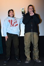 左から住川龍珠、坂口拓。