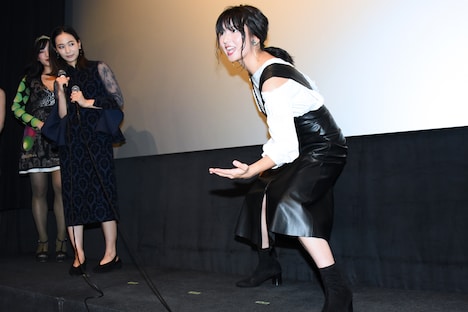 仁義を切る搗宮姫奈。