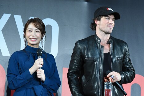 左から宇垣美里、イアン・サマーホルダー。