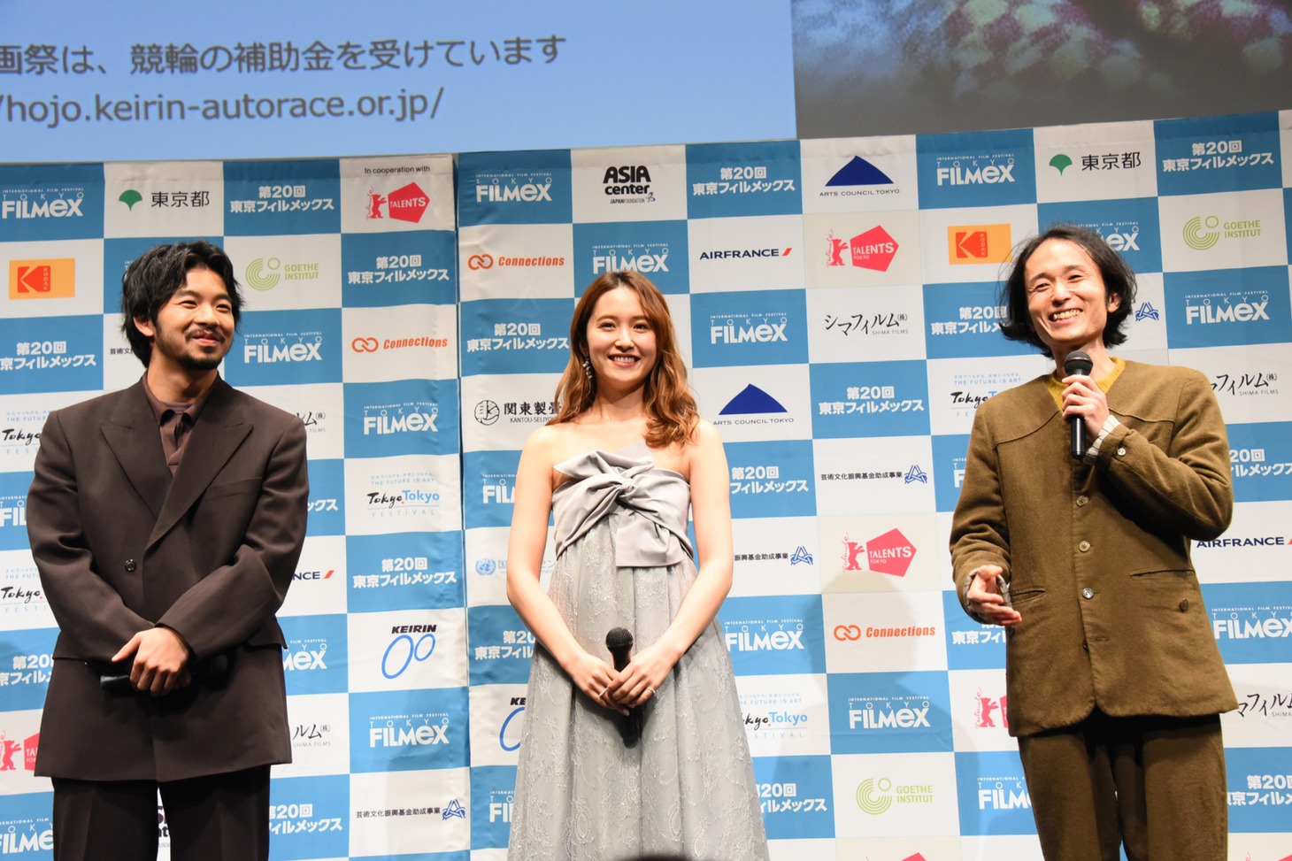 左から仲野太賀、衛藤美彩、高木正勝。