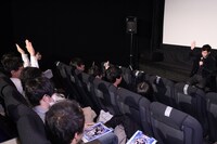 「屍人荘の殺人」クイズ王試写会の様子。