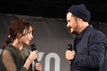 左から宇垣美里、オーランド・ブルーム。