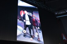 ARを使った、ロンとルパート・グリントの記念撮影の様子。