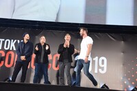 クリス・ヘムズワース（右）。