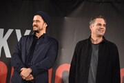 左からオーランド・ブルーム、マーク・ラファロ。