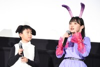 左から市川右近、Hinata。