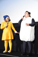 左から、ビッツァーのコスプレをしたオカリナ、シャーリーのコスプレをしたゆいP。