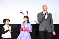 左から市川右近、Hinata、ウィル・ベチャー。