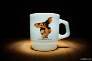 「Fire-King スタッキングマグ グレムリン 35th Anniversary」（税込3960円）