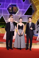 授賞式出席者たち。左からツイ・ハーク、リー・ビンビン、ルハン。（写真提供：SINA）