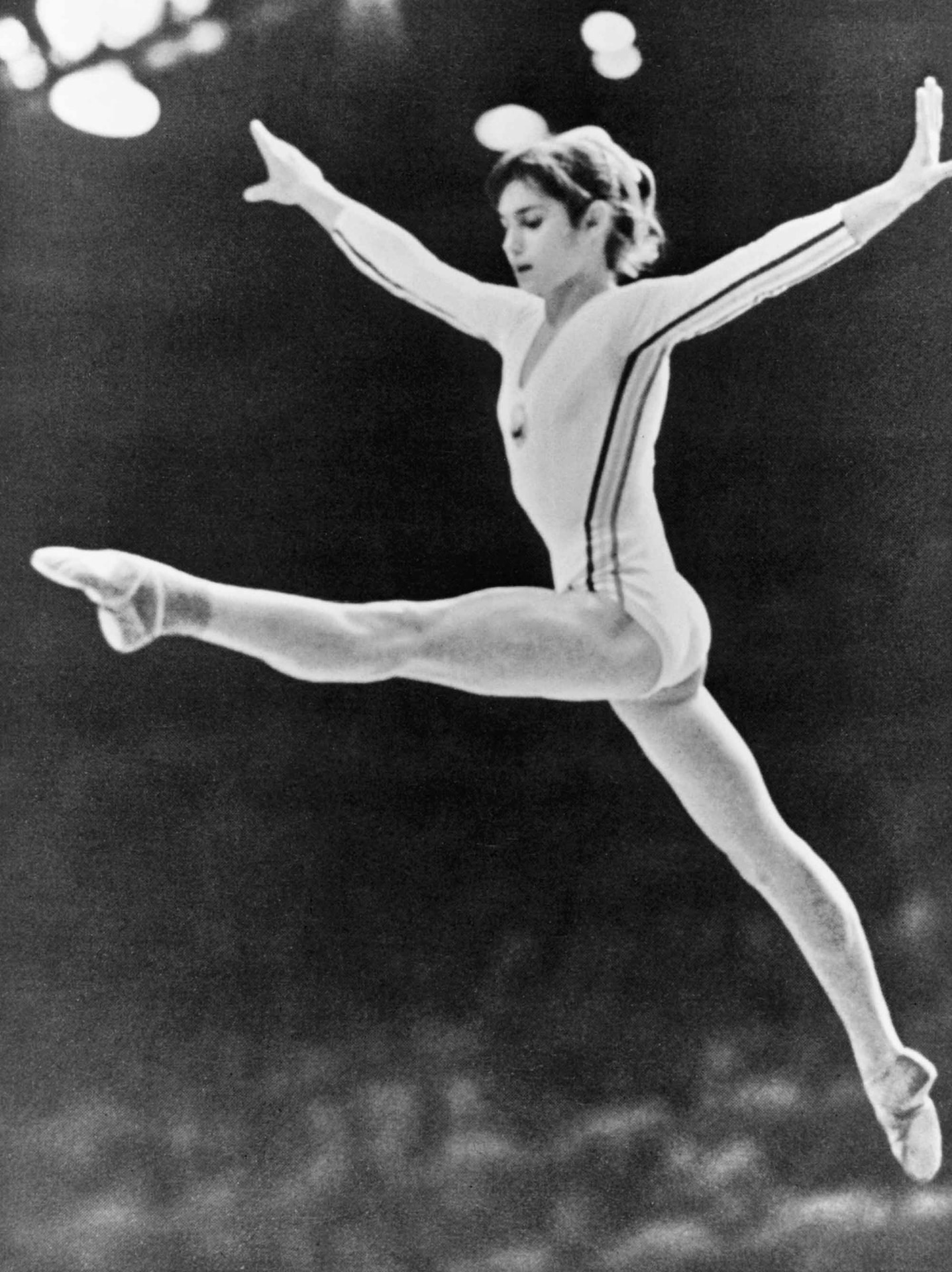 体操選手 ナディア・コマネチ 直筆サイン入り写真 金メダリスト 白い