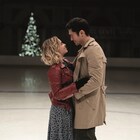 エミリア・クラークとヘンリー・ゴールディングが見つめ合う、共演作の新写真