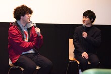 左からヤング ポール、小出祐介。