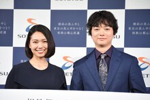 相鉄都心直通記念ムービー「100 YEARS TRAIN」公開イベントの様子。左から二階堂ふみ、染谷将太。