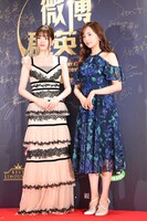 左から松村沙友理、新内眞衣。