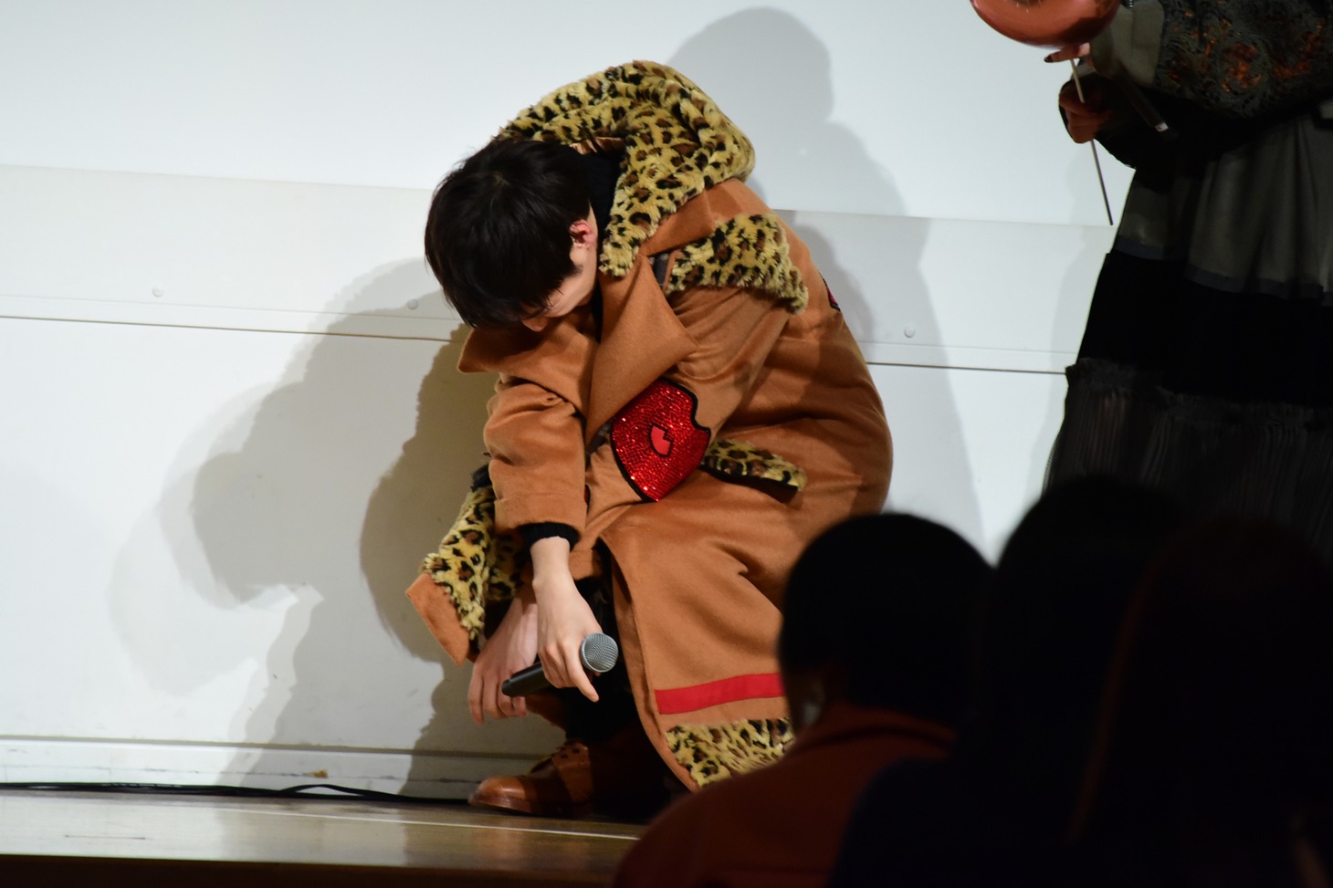 鈴木勝大の演技に爆笑する片寄涼太。