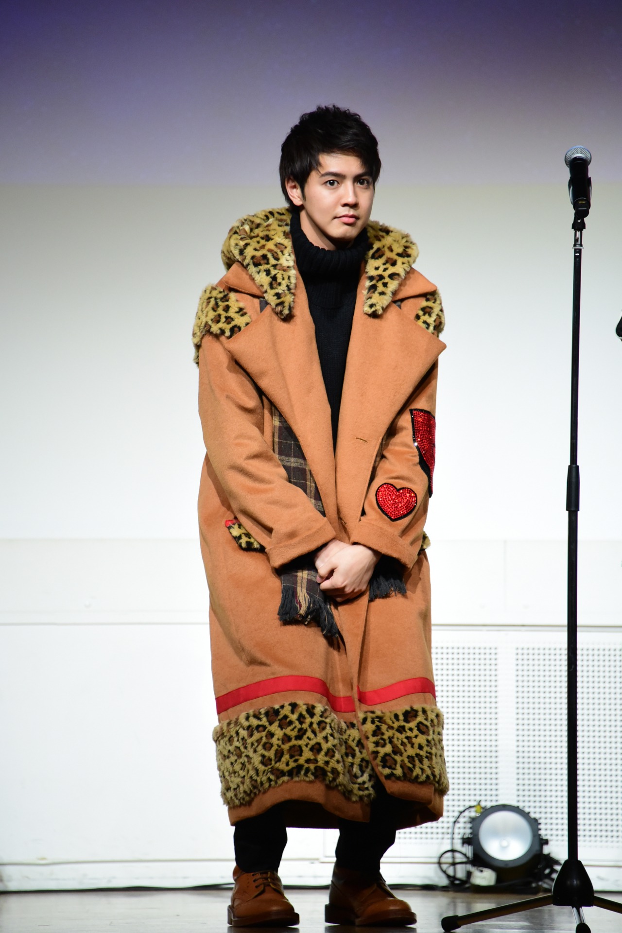 眞栄田郷敦の彼女役をするため、身長を低く見せる片寄涼太。