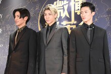 左からSnow Manの目黒蓮、岩本照、ラウール。