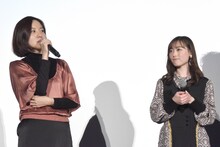 左から朝倉加葉子、福原遥。