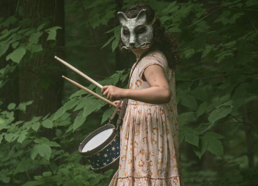 お面を被った人々の行進…スティーヴン・キング原作「ペット・セメタリー」予告編