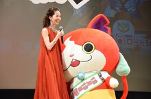 左から増田惠子、ジバニャン。