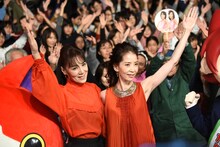 左から未唯mie、増田惠子。