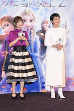 左から神田沙也加、松たか子。