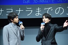 左から北村匠海、新田真剣佑。