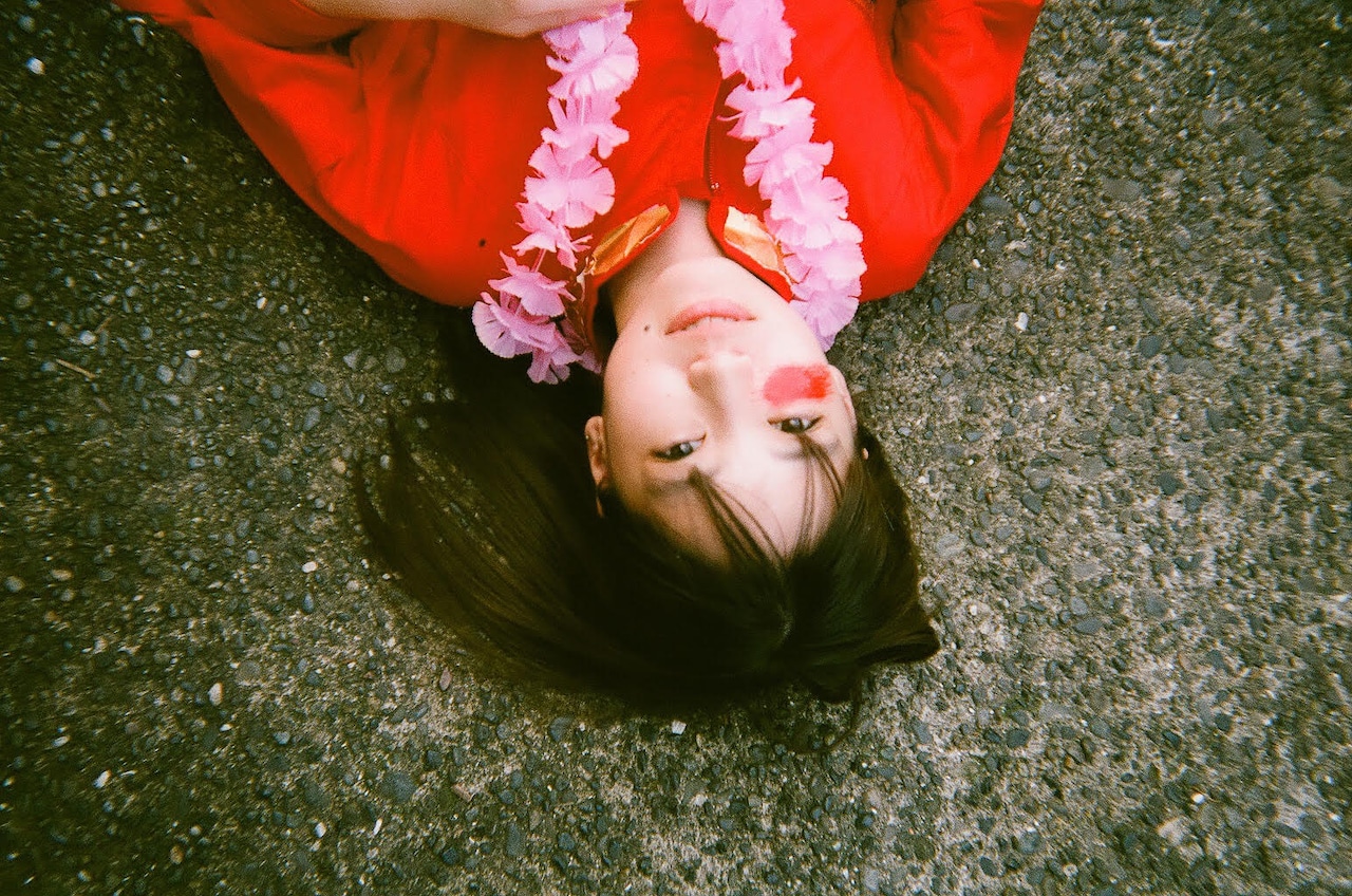 齊藤工「COMPLY+-ANCE」の音楽を狐火、GARIが担当