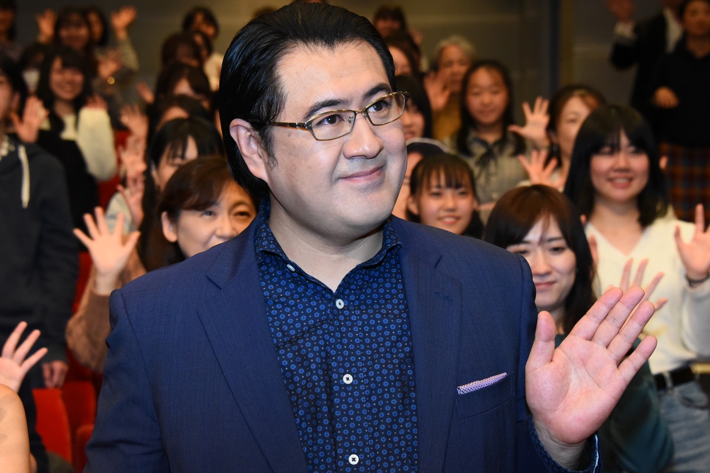 小手伸也