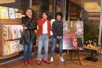 左から百武朋、板垣瑞生、ヤング ポール。