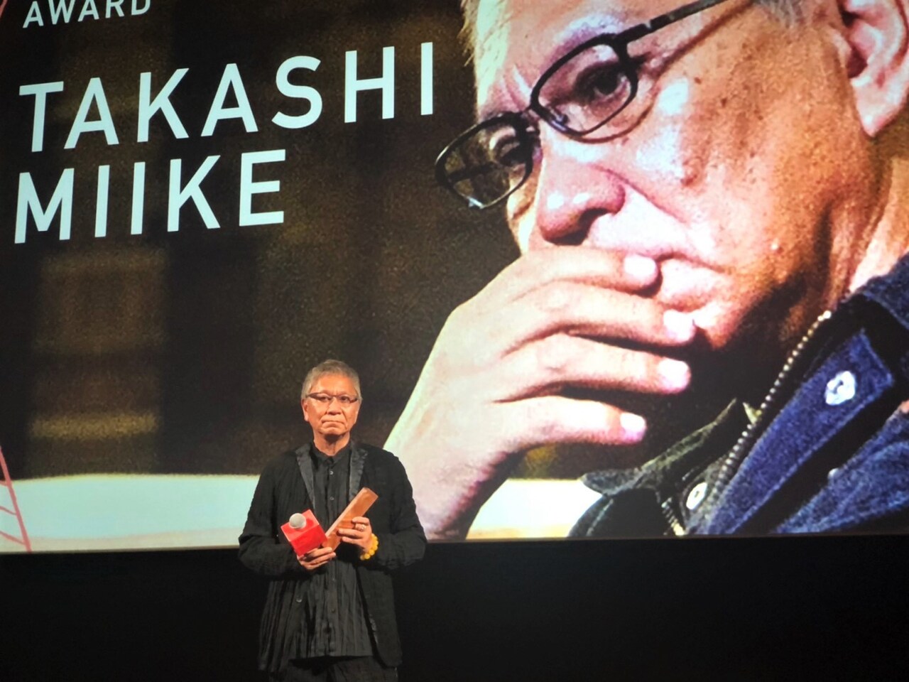 三池崇史がシンガポール映画祭で名誉賞に、「初恋」上映後ファンと大いに語る