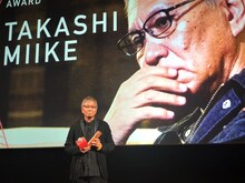 第30回シンガポール国際映画祭で名誉賞を受賞した三池崇史。
