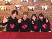 左から佐野勇斗、平野紫耀、橋本環奈、浅川梨奈。