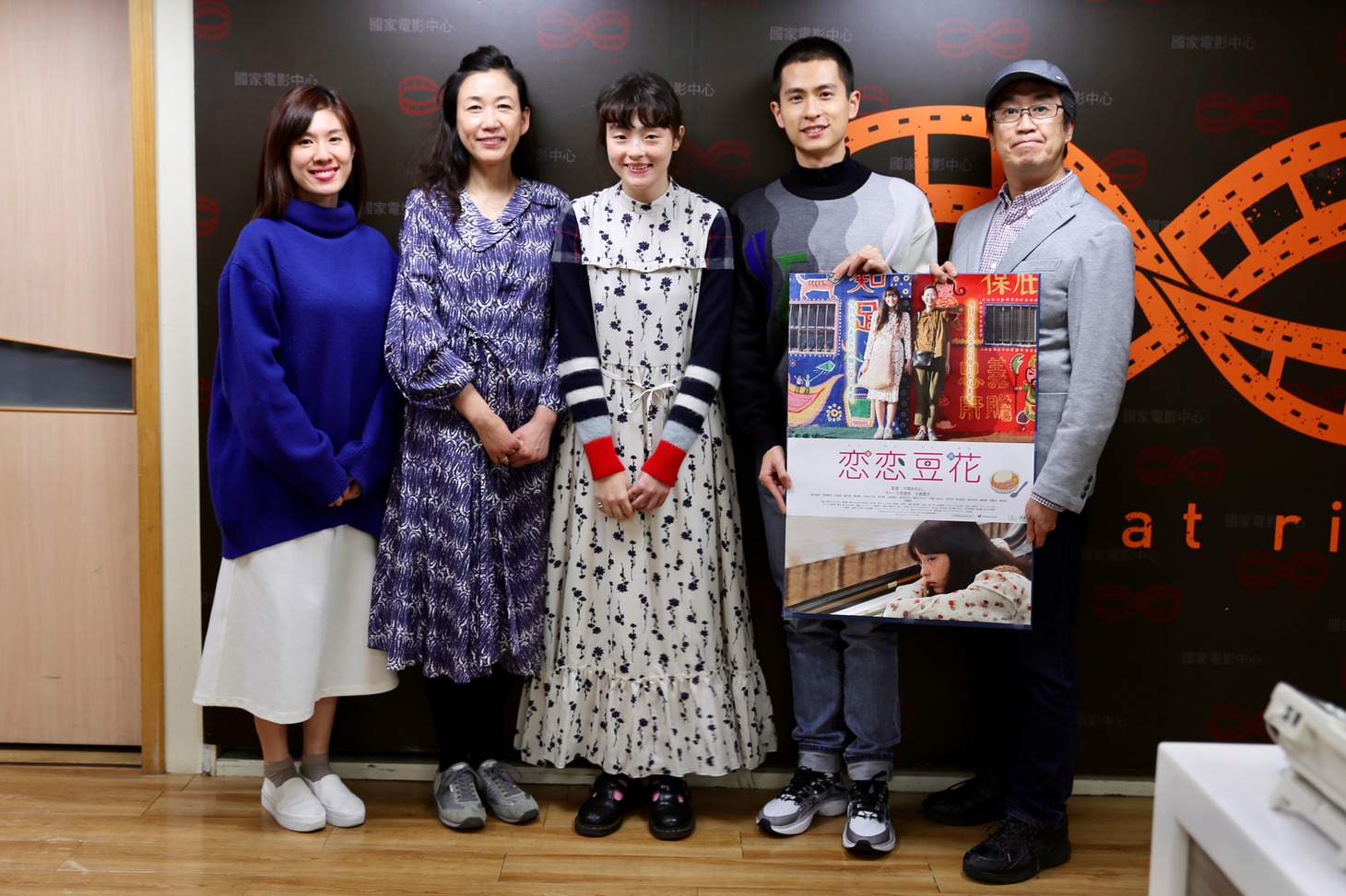 左からヴィッキー・パン・ズーミン、大島葉子、モトーラ世理奈、シー・チー・ティエン、今関あきよし。