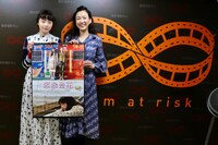 左からモトーラ世理奈、大島葉子。