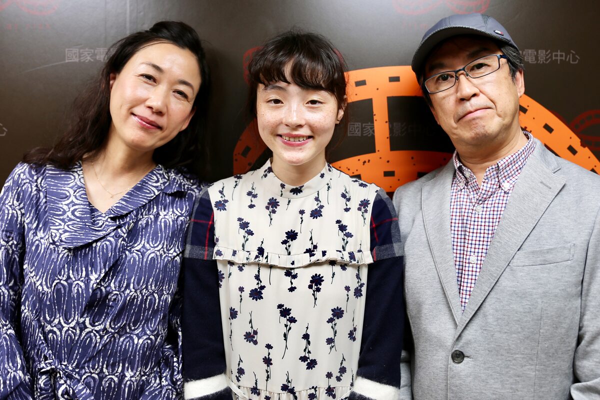 左から大島葉子 モトーラ世理奈 今関あきよし 恋恋豆花 モトーラ世理奈 台湾再訪を喜ぶ 私をまるごと受け入れてくれる 画像 動画ギャラリー 5 14 映画ナタリー