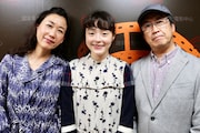 左から大島葉子、モトーラ世理奈、今関あきよし。