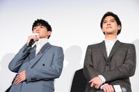 左から眞栄田郷敦、片寄涼太。