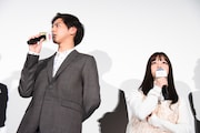 左から片寄涼太、橋本環奈。