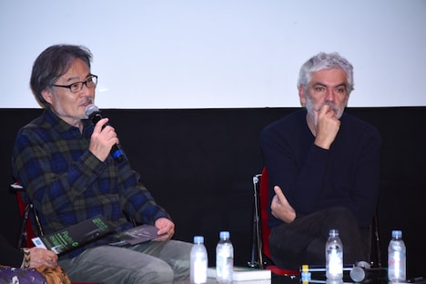 左から黒沢清、ペドロ・コスタ。