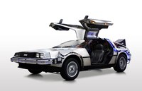 展示予定のデロリアン。