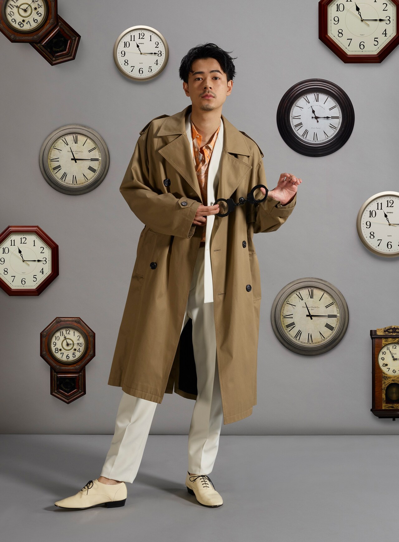 成田凌が浜辺美波に転がされる刑事に、新ドラマ「アリバイ崩し承ります」出演