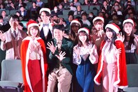 「サンタ・カンパニー ～クリスマスの秘密～」公開記念舞台挨拶の様子。