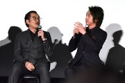 「ルパンと共演したかった……」「俺もそうだよ」と言い合う藤原竜也（右）と吉田鋼太郎（左）。