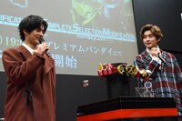 「CSMキバットベルト」「CSMタツロット」についてトークする奥野壮（左）と高橋文哉（右）。