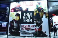 「THE HENSHIN COMPLETE SELECTION MODIFICATION EXHIBITION VOL.1」会場の外観。