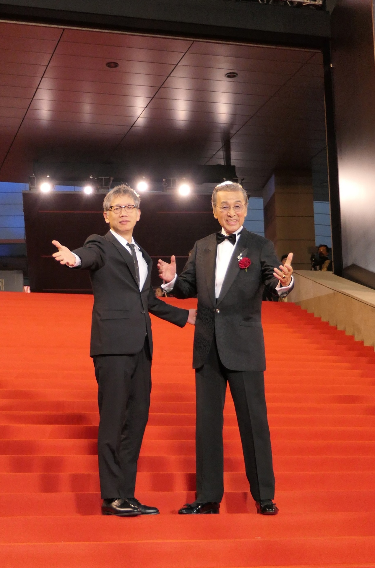 左から矢口史靖、宝田明。