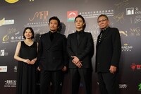 左からベッキー、内野聖陽、窪田正孝、三池崇史。