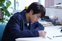 赤楚衛二演じる新倉泰斗。